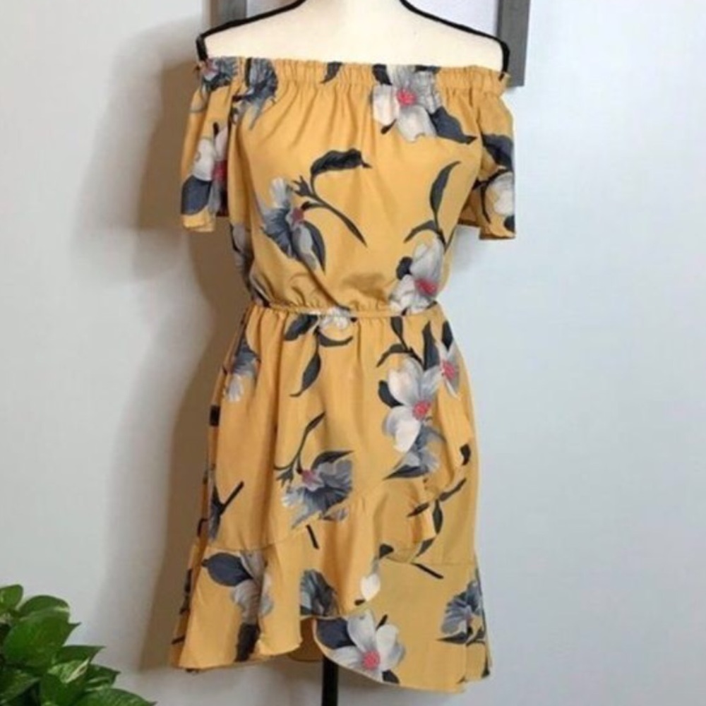 HINT OF BLUSH • SIZE: M • FLIRTY FLORAL ON OR OFF SHOULDER FAUX WRAP DRESS